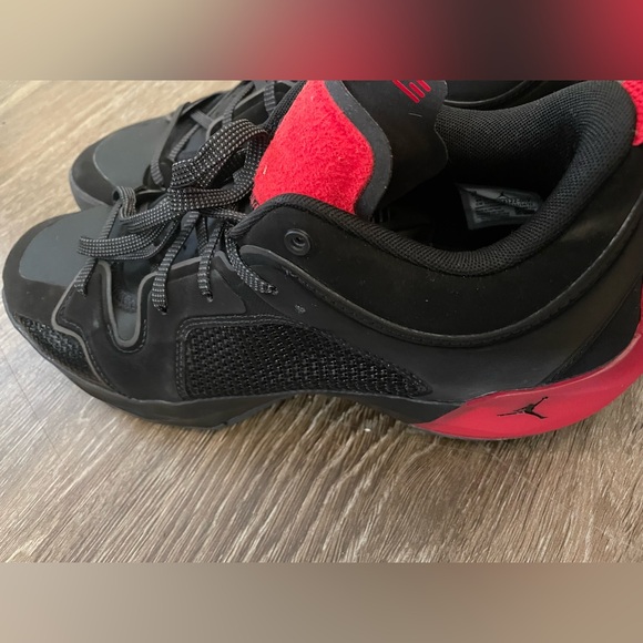 Men's Jordan Brand Black Air Jordan XXXVII Low Shoes - Picture 4 of 7